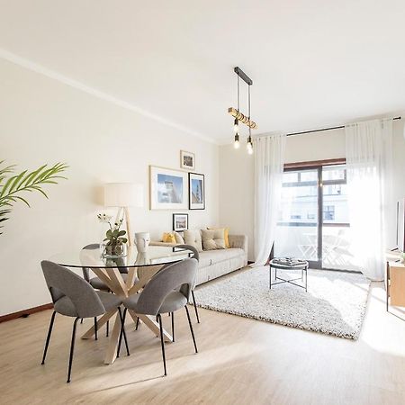 2Br Flat In Bonfim W/ Ac & Balcony By Lovelystay Порто Екстериор снимка