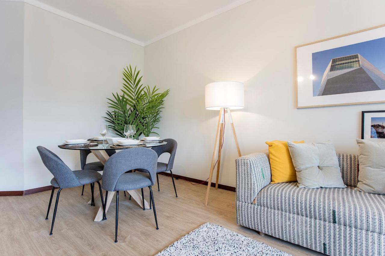 2Br Flat In Bonfim W/ Ac & Balcony By Lovelystay Порто Екстериор снимка